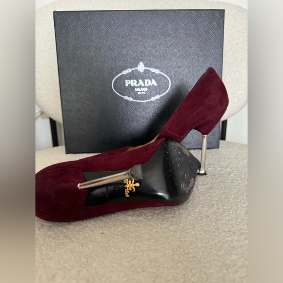 Red suede Prada heels - Picture 5 of 6